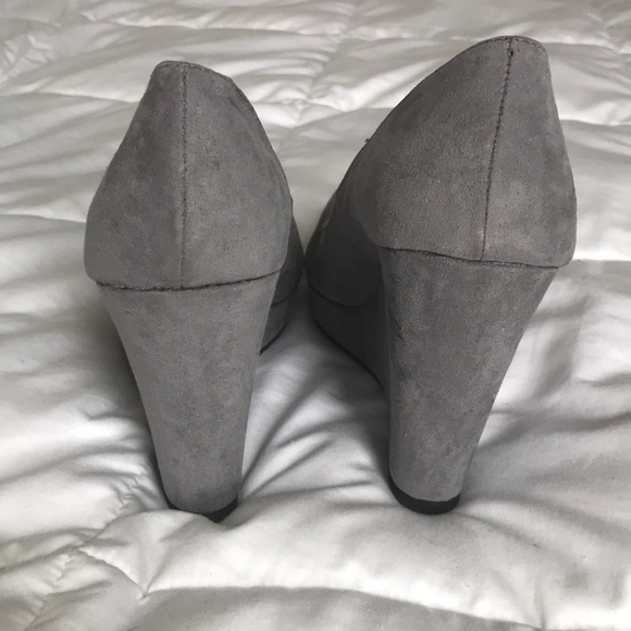 NOA Gray Wedges - Picture 4 of 5